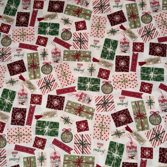 Presents, Gifts Tags & Bows - Christmas Village - Riley Blake Designs - 1 Yard - Picture 1 of 8